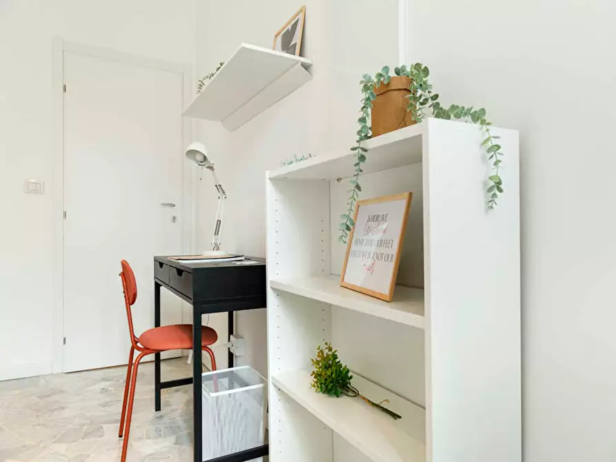 Immagine 6 di Camera in affitto  in Via Lorenteggio a Milano