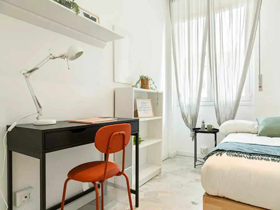 Immagine 2 di Camera in affitto  in Via Lorenteggio a Milano