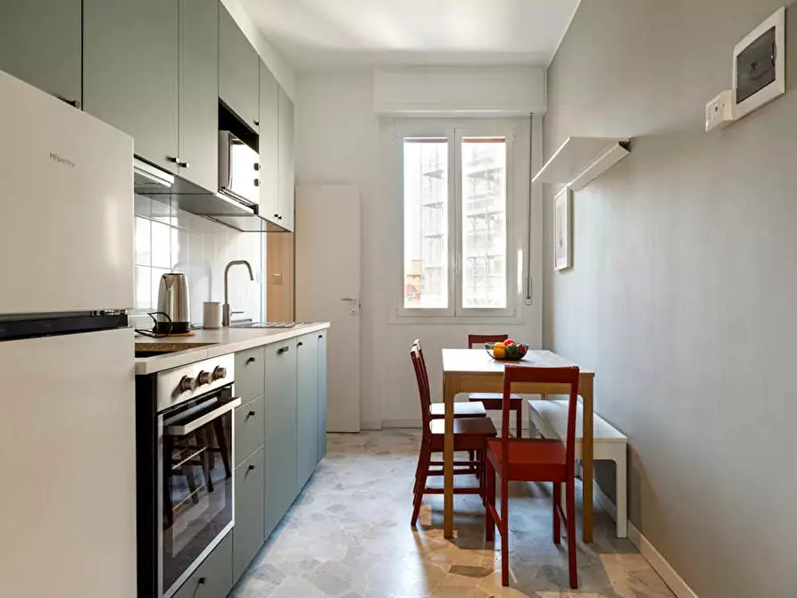 Immagine 9 di Camera in affitto  in Via Lorenteggio a Milano