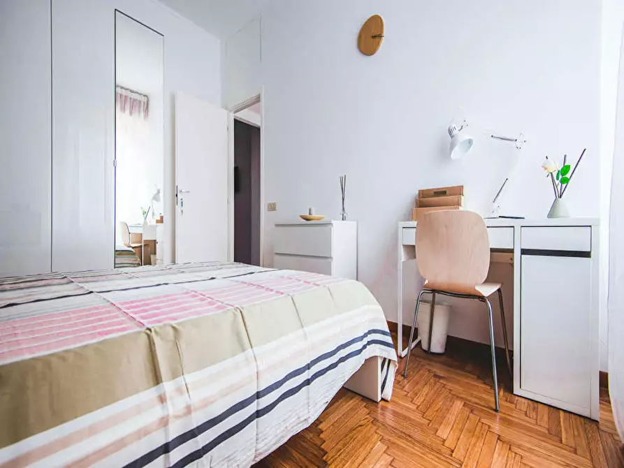 Immagine 6 di Camera in affitto  in Via Achille Zezon a Milano