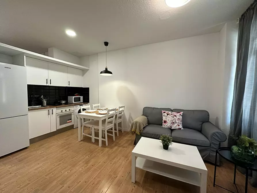 Immagine 1 di Appartamento in affitto  in Calle de Cebreros a Madrid