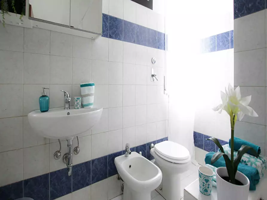 Immagine 10 di Camera in affitto  in Viale Ortles a Milano