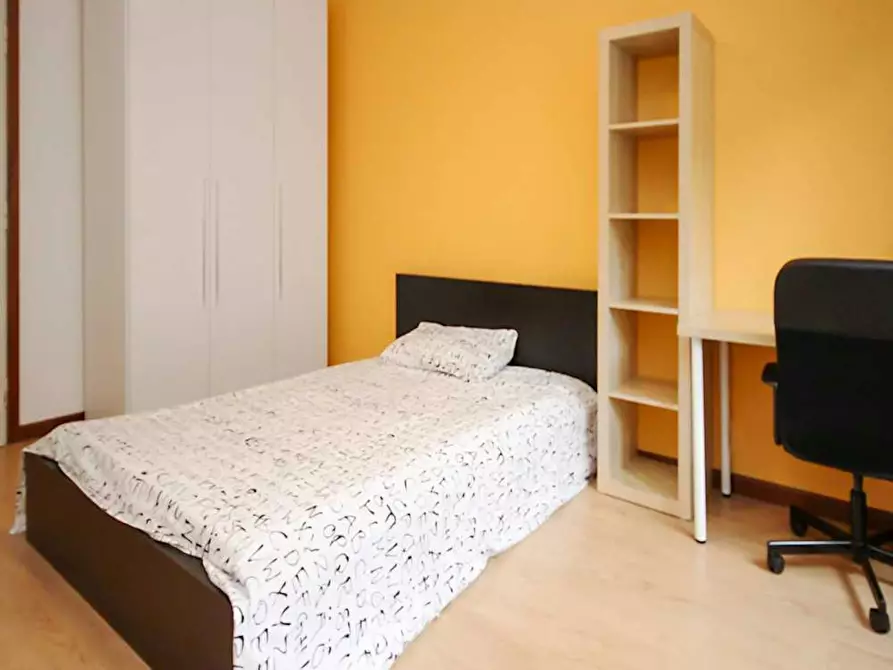 Immagine 2 di Camera in affitto  in Via Raffaello Bertieri a Milano