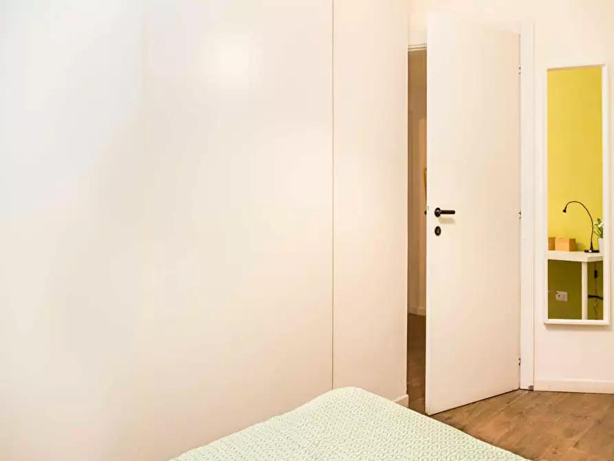 Immagine 2 di Camera in affitto  in Via Antonio Canova a Milano