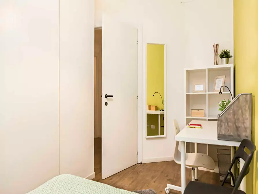 Immagine 5 di Camera in affitto  in Via Antonio Canova a Milano