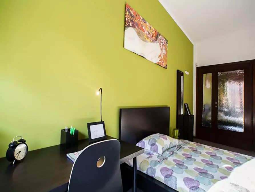 Immagine 5 di Camera in affitto  in Via Francesco Arese a Milano