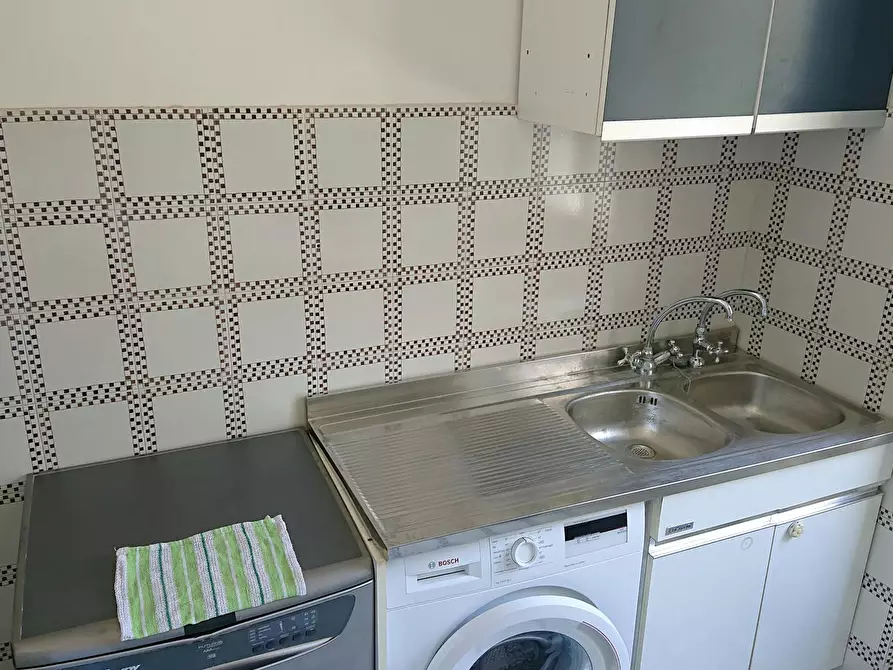 Immagine 5 di Camera in affitto  in Via Pavia a Roma