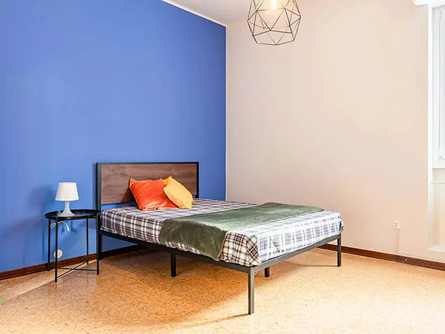 Immagine 1 di Camera in affitto  in Via Eugenio Donadoni a Milano