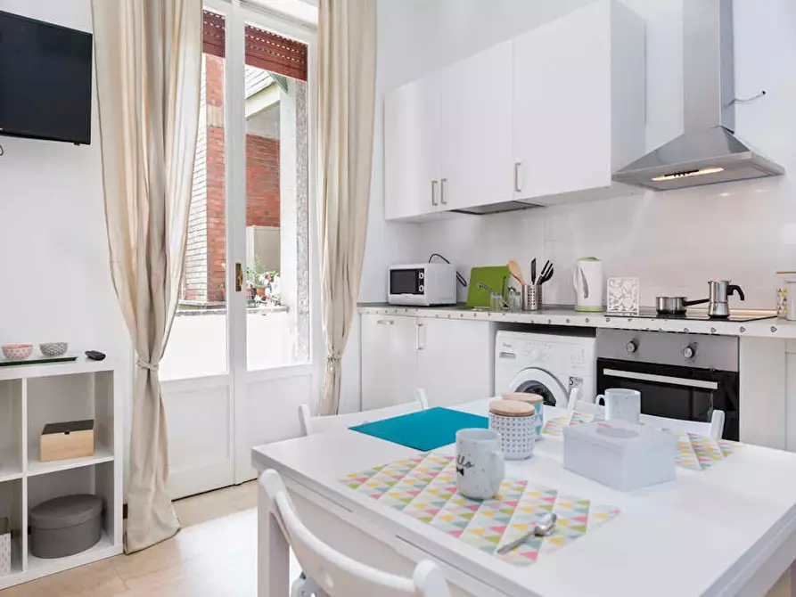 Immagine 10 di Camera in affitto  in Largo Cavalieri di Malta a Milano