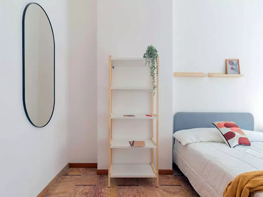 Immagine 5 di Camera in affitto  in Via Santa Sofia a Milano