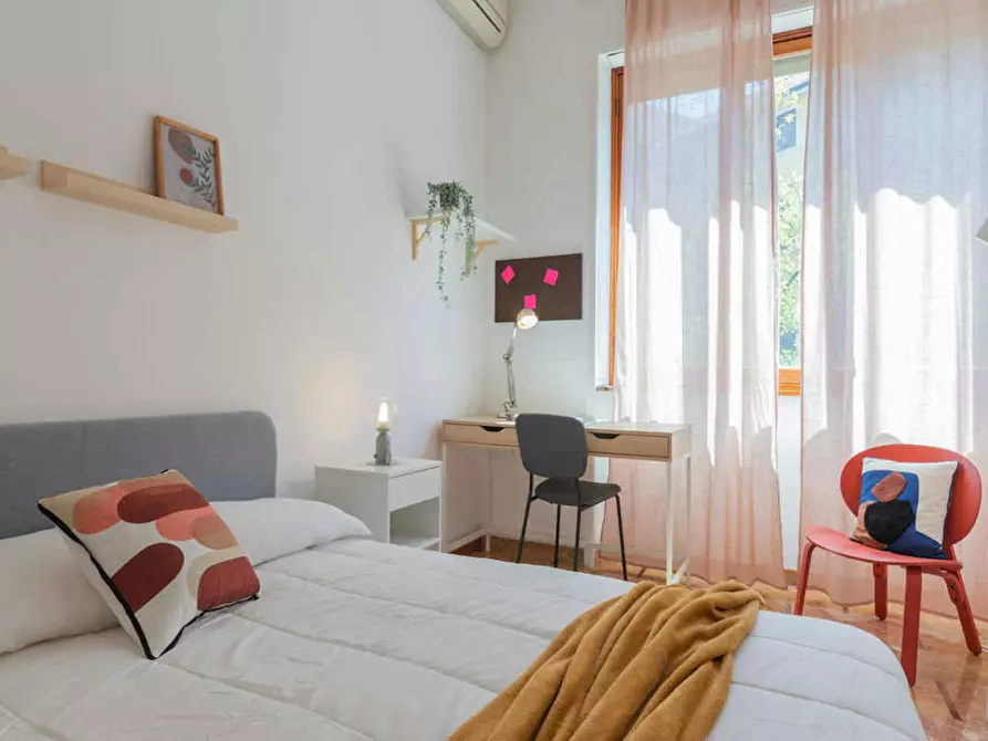 Immagine 3 di Camera in affitto  in Via Santa Sofia a Milano