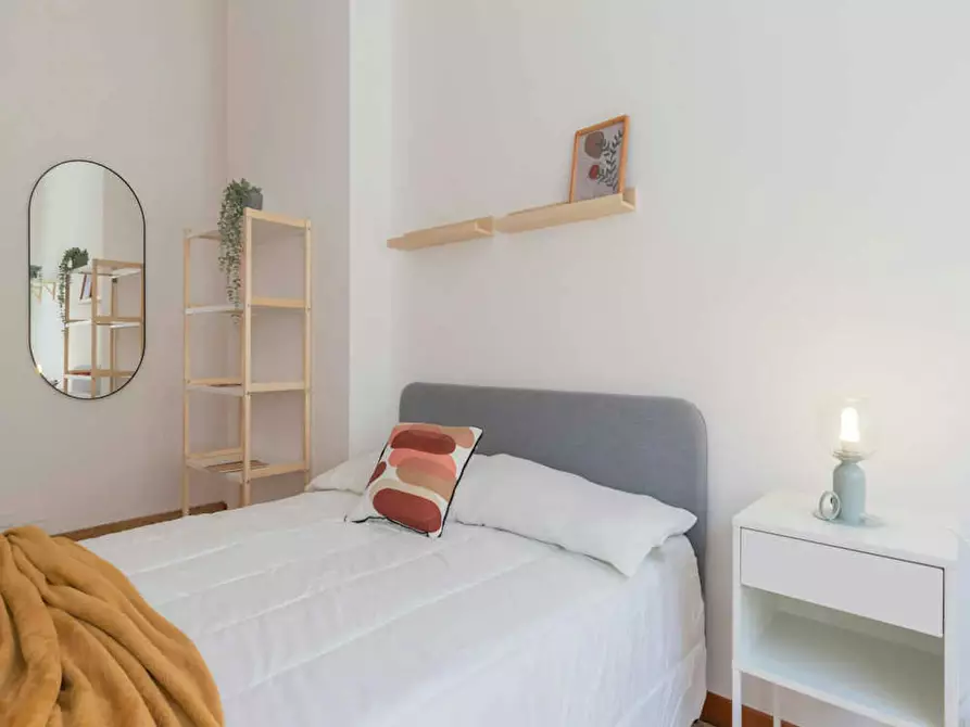 Immagine 2 di Camera in affitto  in Via Santa Sofia a Milano