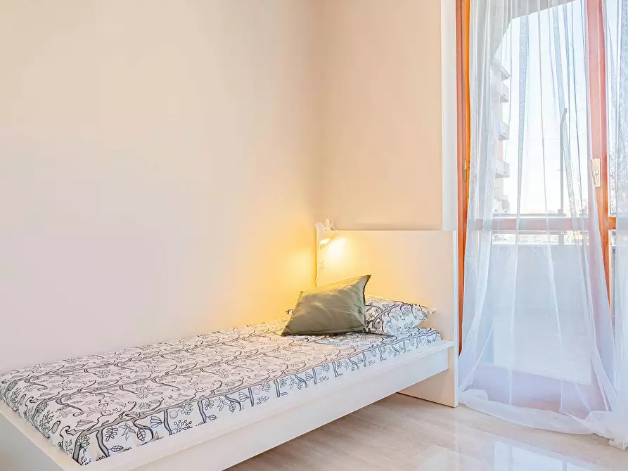 Immagine 1 di Camera condivisa in affitto  in Via Tolmezzo a Milano