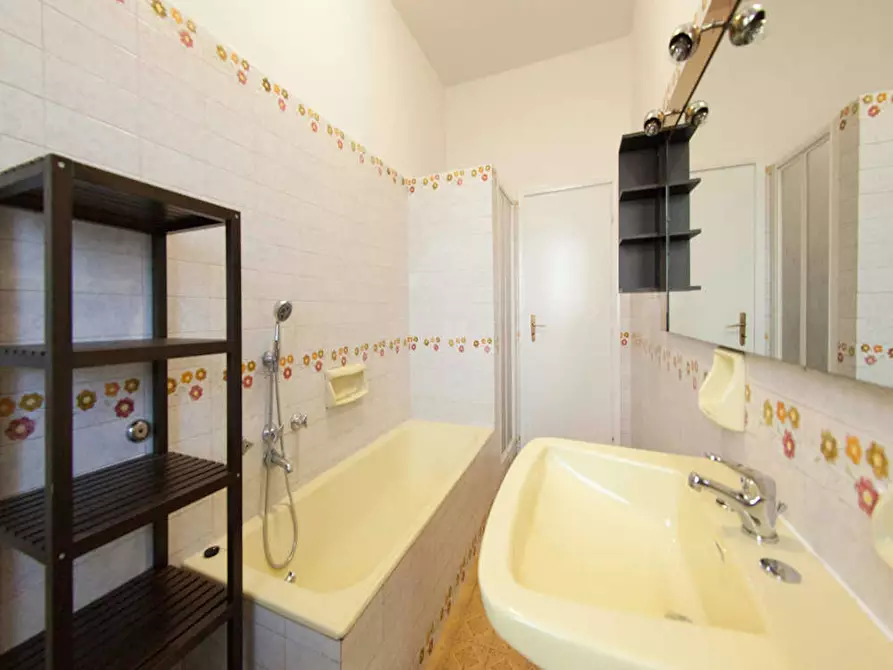 Immagine 10 di Camera in affitto  in Via Benedetto Marcello a Bologna