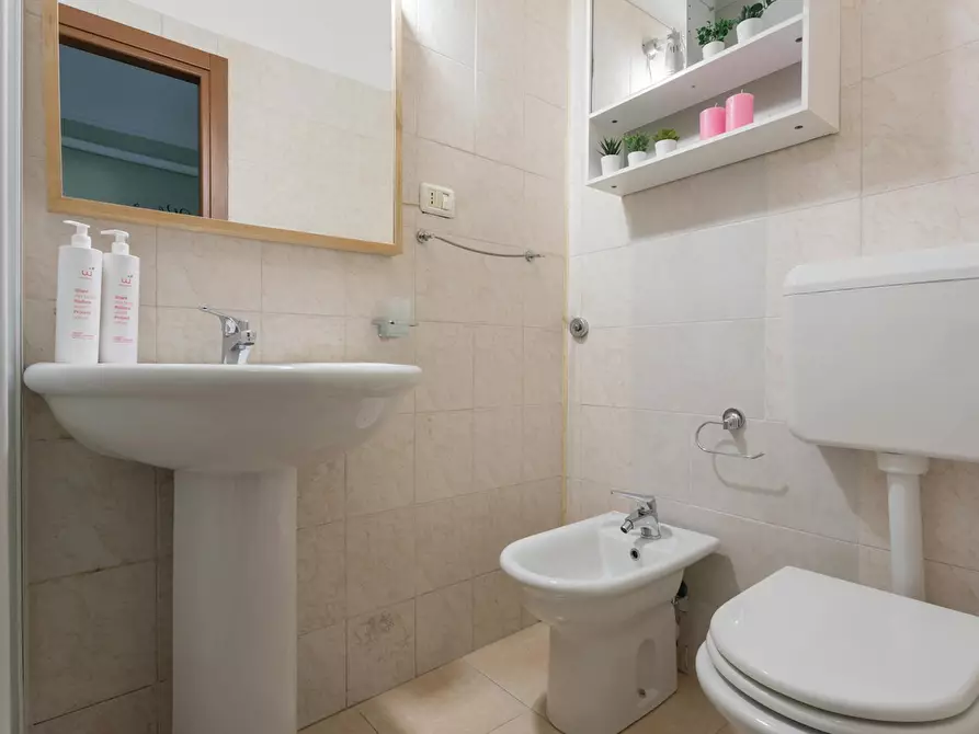 Immagine 10 di Appartamento in affitto  in Via Giulia di Barolo a Torino