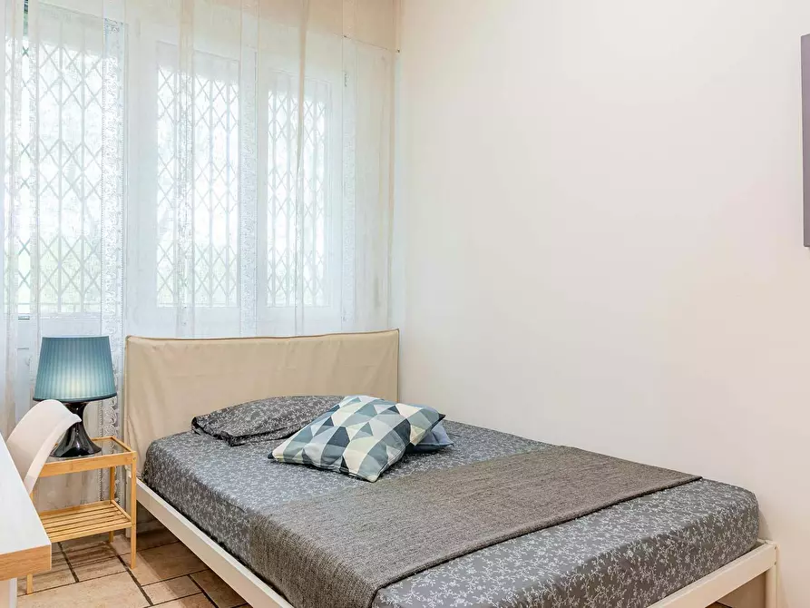 Immagine 3 di Camera in affitto  in Via Alessandro Litta Modignani a Milano