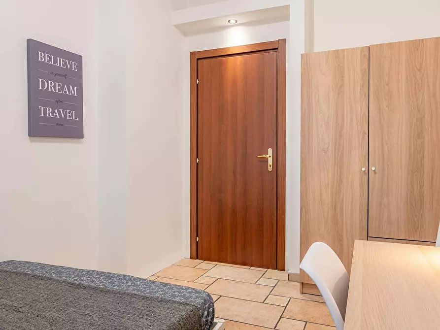 Immagine 5 di Camera in affitto  in Via Alessandro Litta Modignani a Milano