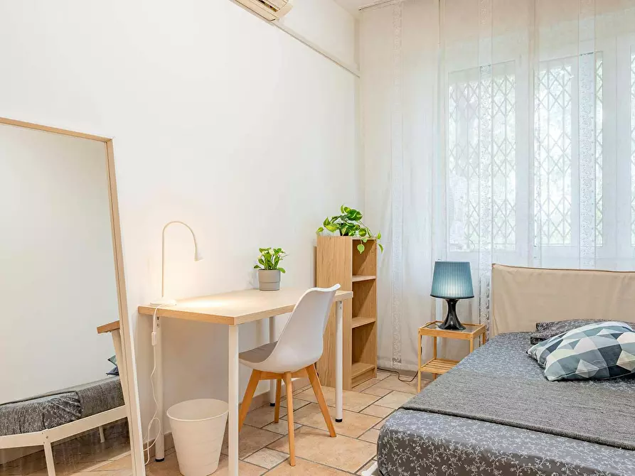 Immagine 2 di Camera in affitto  in Via Alessandro Litta Modignani a Milano