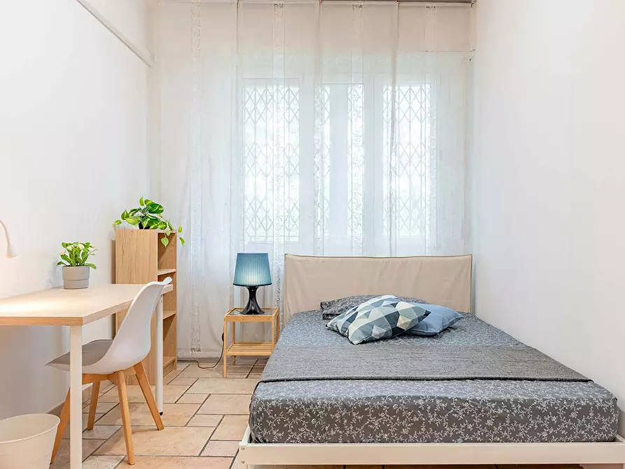 Immagine 1 di Camera in affitto  in Via Alessandro Litta Modignani a Milano