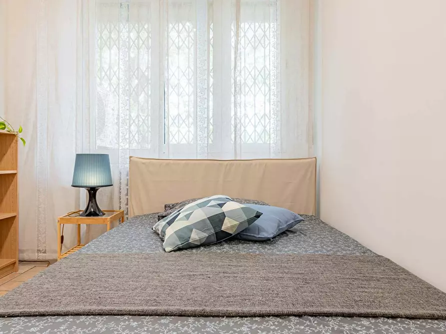 Immagine 4 di Camera in affitto  in Via Alessandro Litta Modignani a Milano