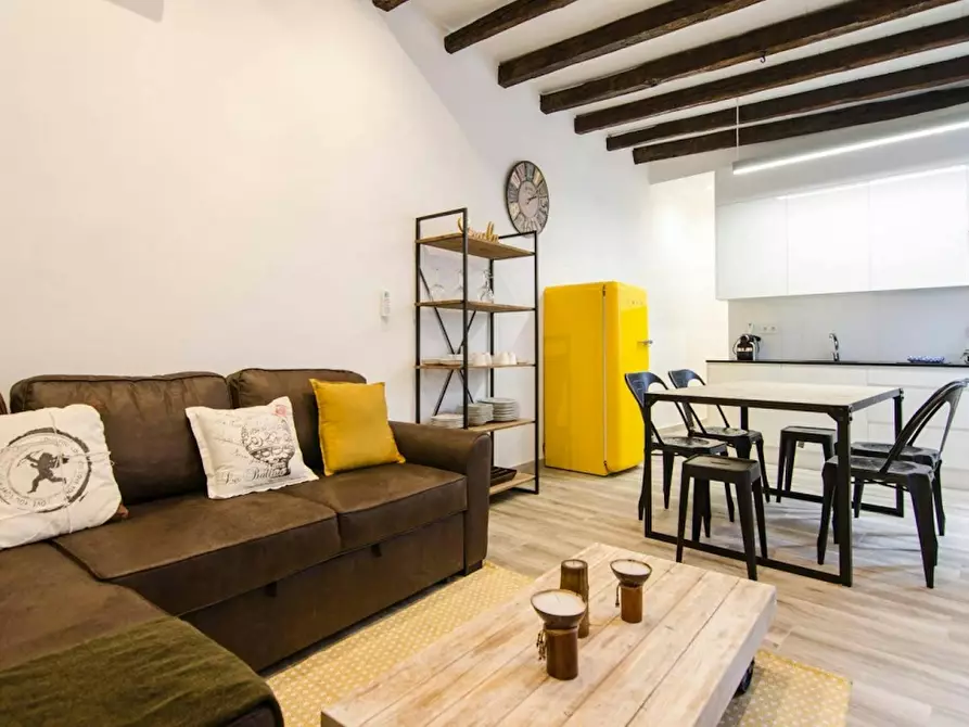 Immagine 1 di Appartamento in affitto  in Calle de la Cava Alta a Madrid
