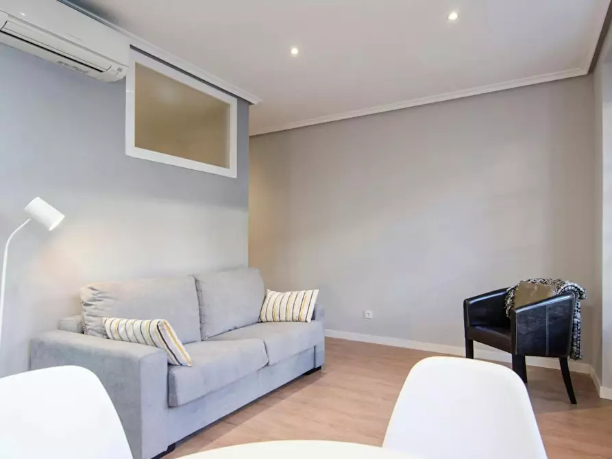 Immagine 7 di Appartamento in affitto  in Calle de los Estudios a Madrid