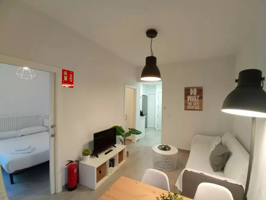 Immagine 1 di Appartamento in affitto  in Calle de la Palma a Madrid