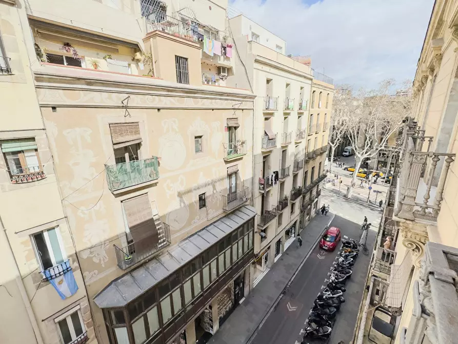Immagine 10 di Camera in affitto  in Carrer Nou de la Rambla a Barcelona