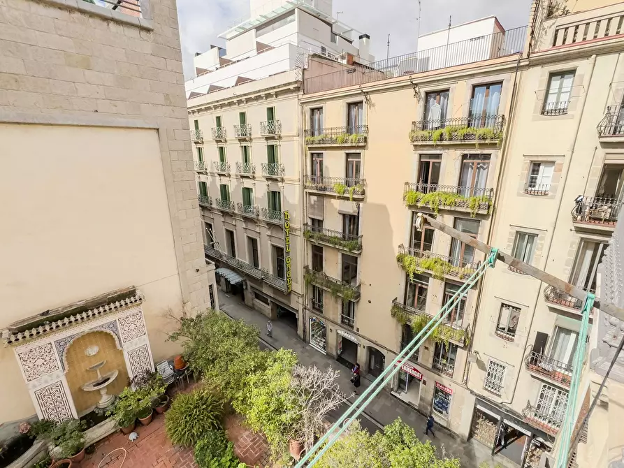 Immagine 10 di Camera in affitto  in Carrer Nou de la Rambla a Barcelona
