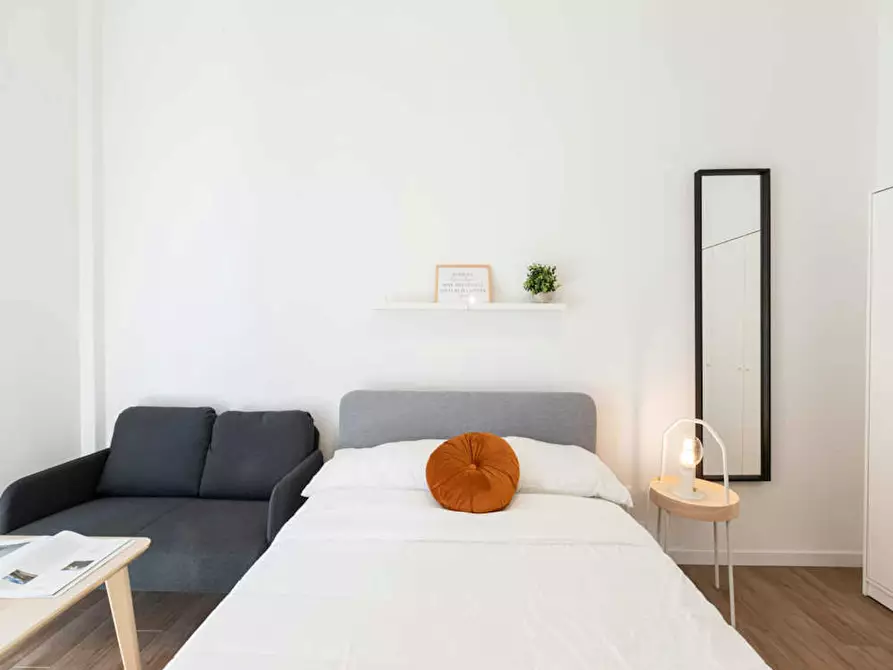 Immagine 6 di Camera in affitto  in Via Savona a Milano