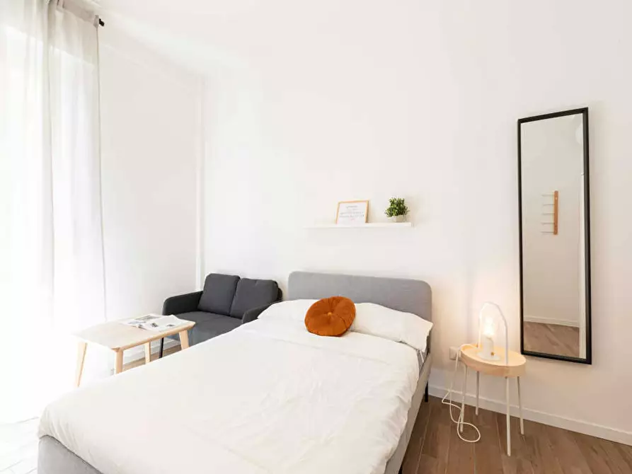 Immagine 1 di Camera in affitto  in Via Savona a Milano