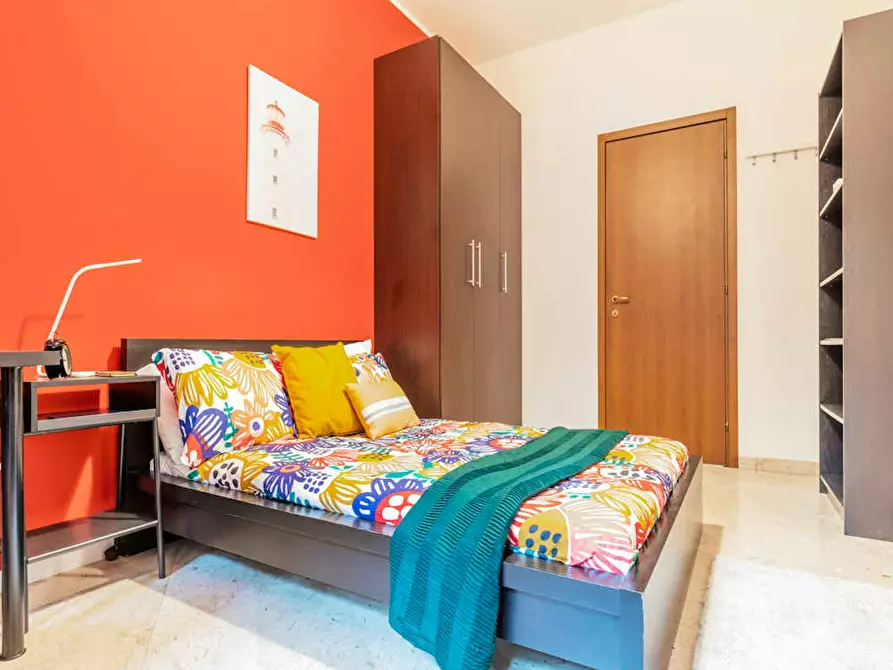 Immagine 3 di Camera in affitto  in Via Andrea Solari a Milano