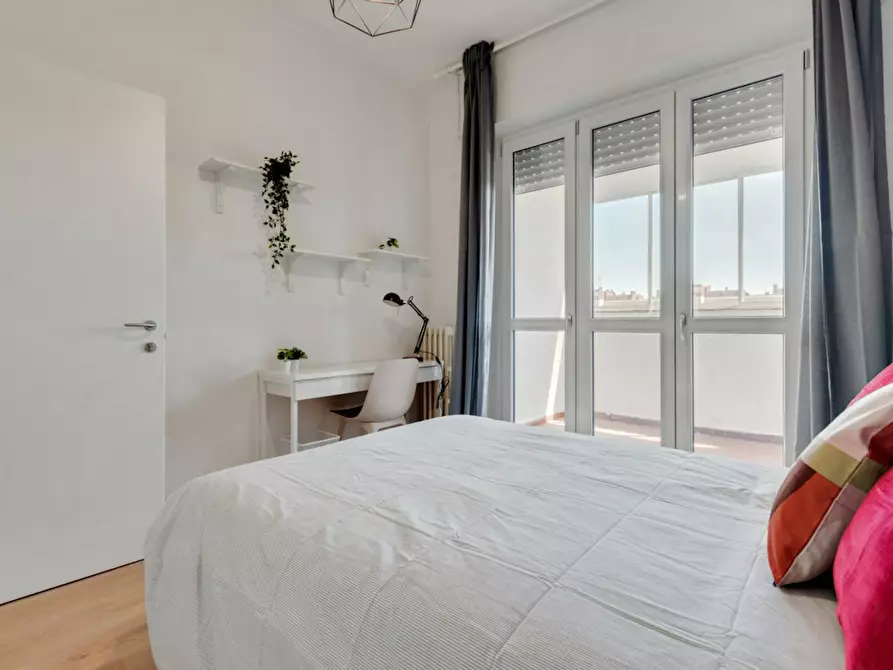 Immagine 10 di Camera in affitto  in Via Felicité Robert De Lamennais a Milano