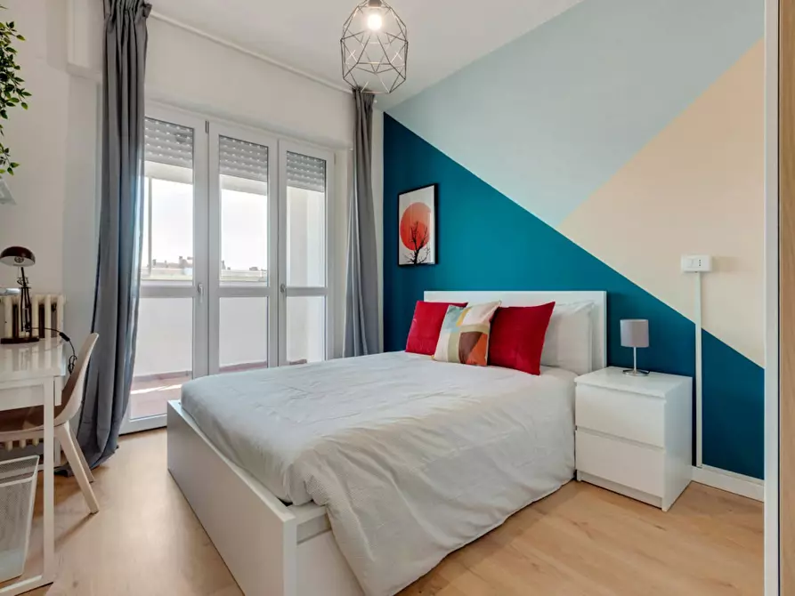 Immagine 1 di Camera in affitto  in Via Felicité Robert De Lamennais a Milano