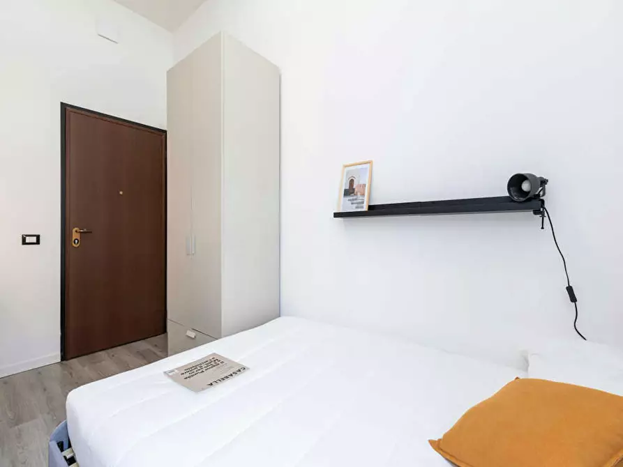 Immagine 5 di Camera in affitto  in Viale Col di Lana a Milano