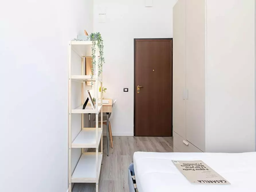 Immagine 5 di Camera in affitto  in Viale Col di Lana a Milano