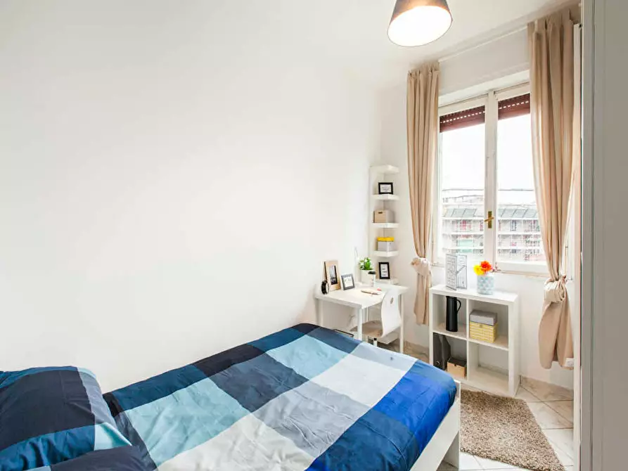 Immagine 1 di Camera in affitto  in Via Salvatore Barzilai a Milano