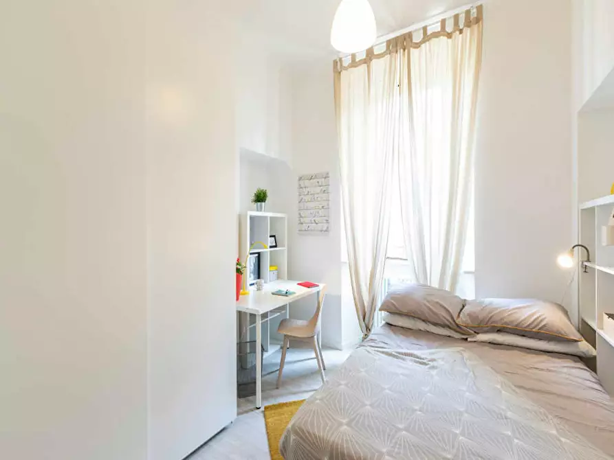 Immagine 1 di Camera in affitto  in Via della Moscova a Milano