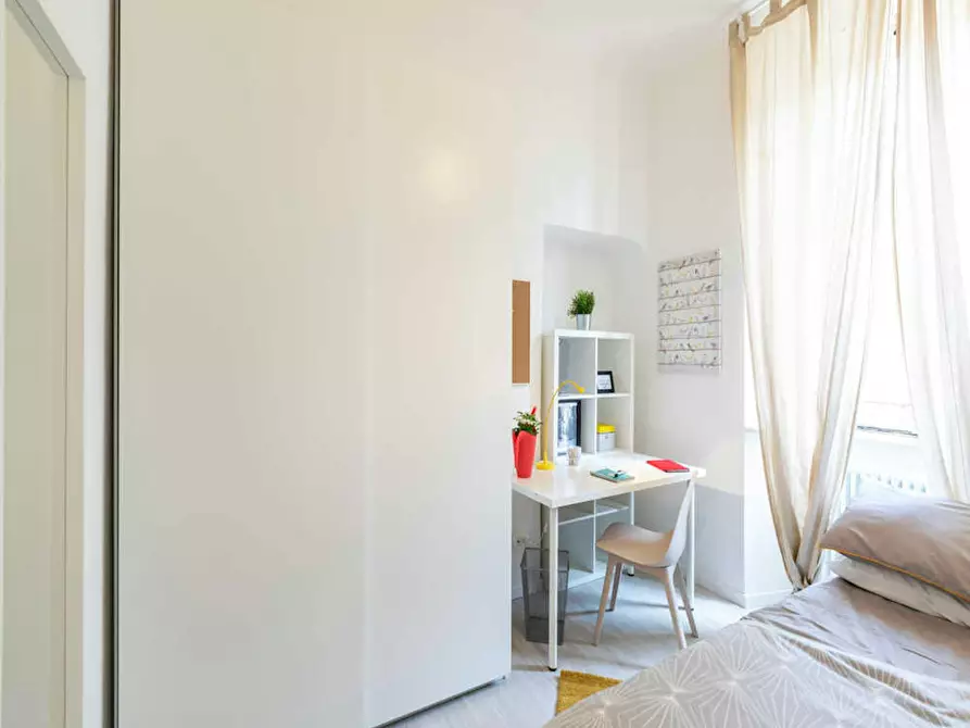 Immagine 5 di Camera in affitto  in Via della Moscova a Milano