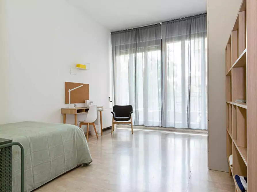 Immagine 1 di Camera in affitto  in Via Santa Sofia a Milano