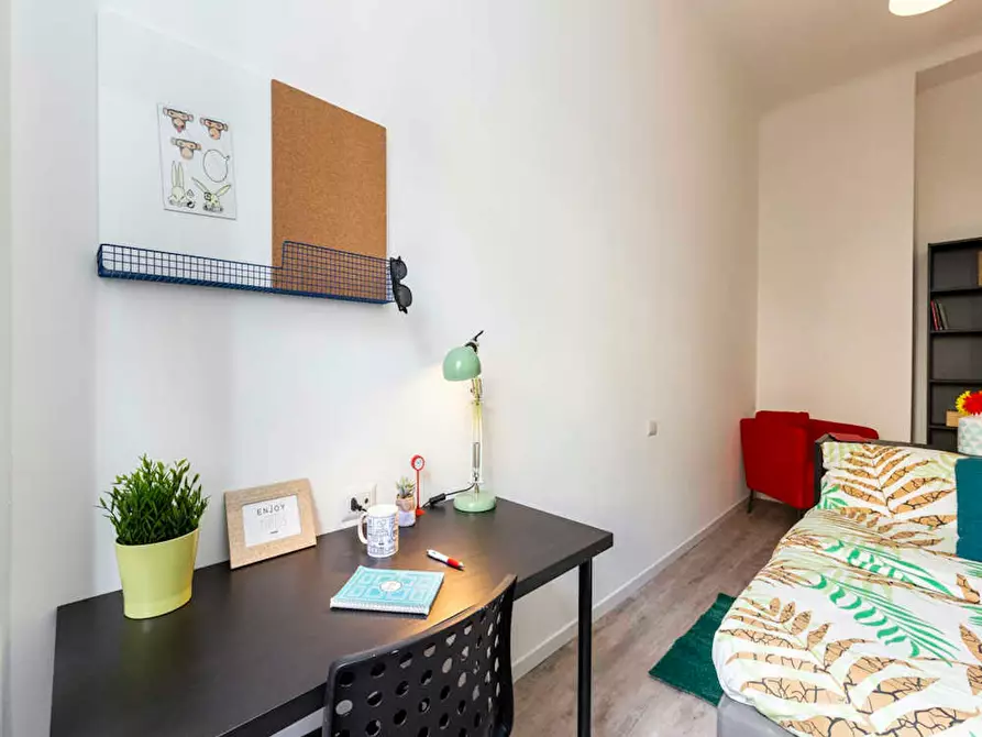 Immagine 5 di Camera in affitto  in Via Paolo Bassi a Milano