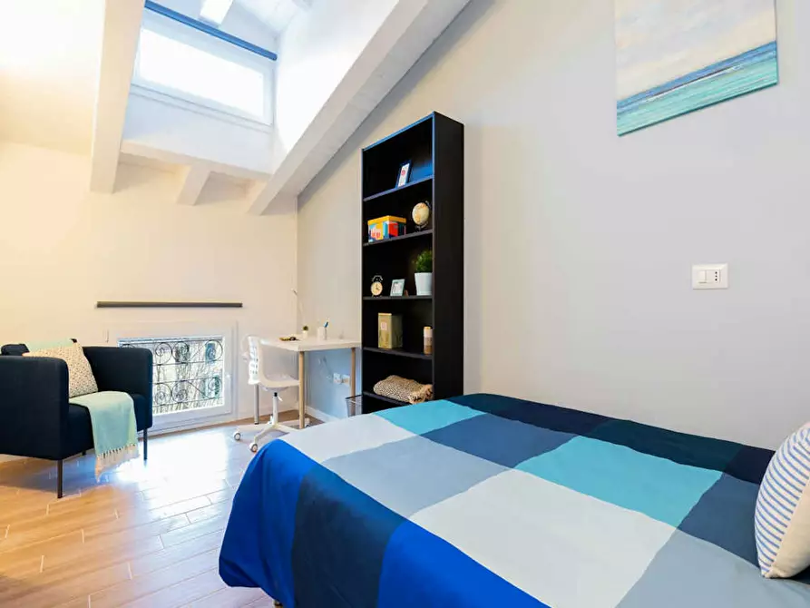 Immagine 2 di Camera in affitto  in Viale Alfredo Oriani a Bologna