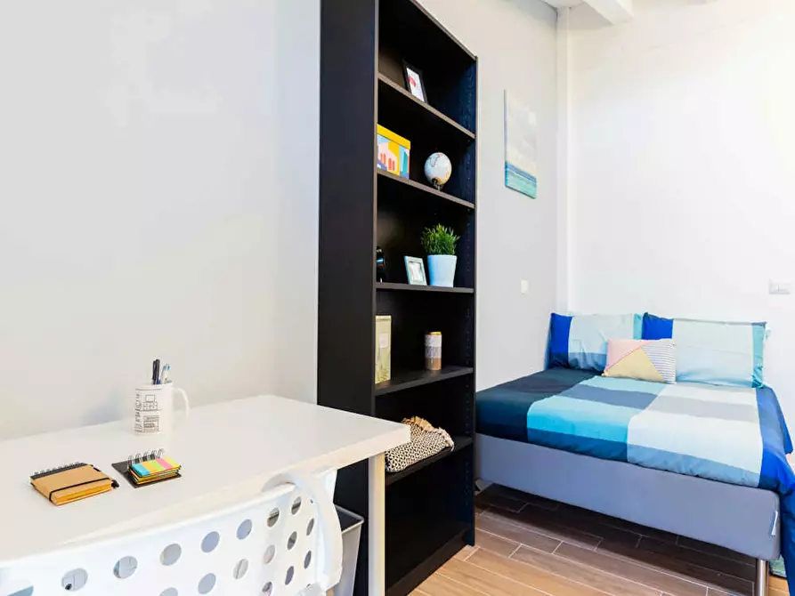 Immagine 3 di Camera in affitto  in Viale Alfredo Oriani a Bologna