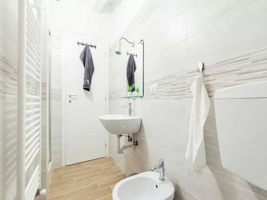 Immagine 9 di Camera in affitto  in Viale Alfredo Oriani a Bologna