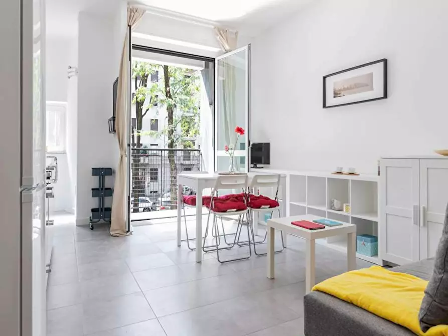 Immagine 10 di Camera in affitto  in Via Pisanello a Milano