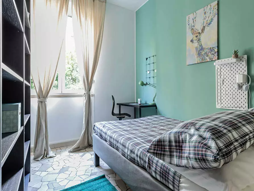 Immagine 5 di Camera in affitto  in Via Pisanello a Milano