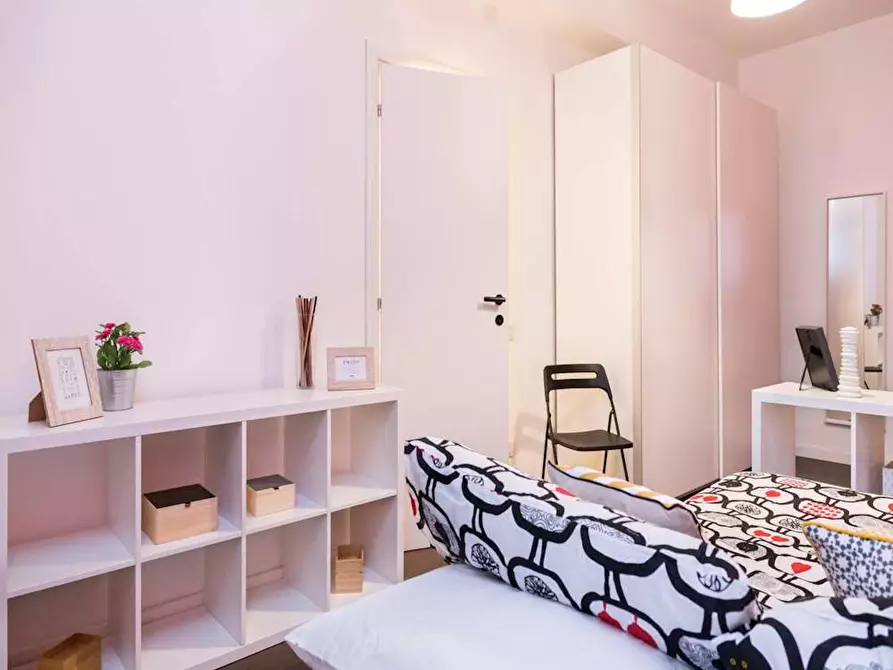 Immagine 5 di Camera in affitto  in Via Antonio Canova a Milano