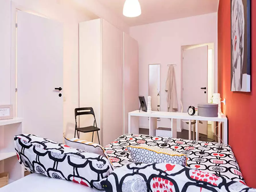 Immagine 5 di Camera in affitto  in Via Antonio Canova a Milano