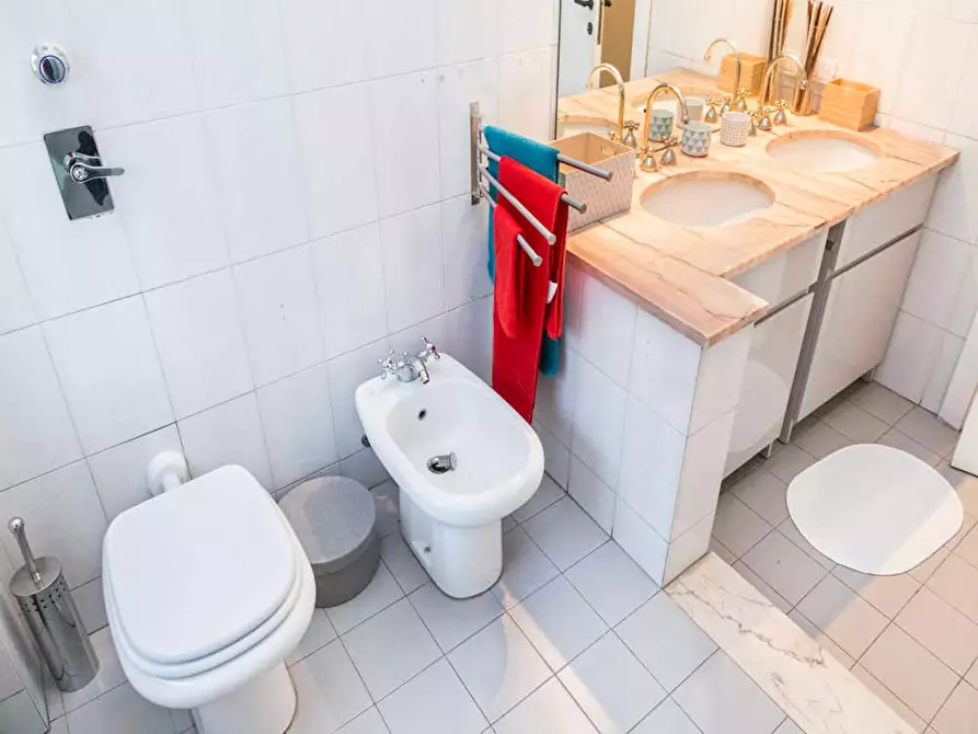 Immagine 10 di Camera in affitto  in Via Antonio Canova a Milano