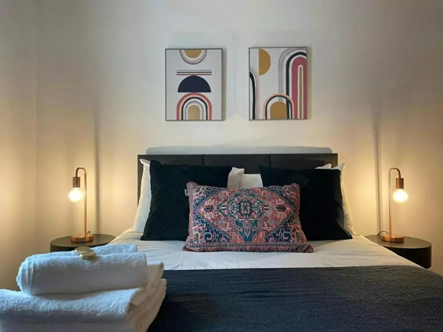 Immagine 2 di Casa indipendente in affitto  in Bute Crescent a Butetown